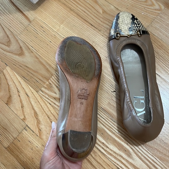 AGL tan heel - Picture 4 of 4